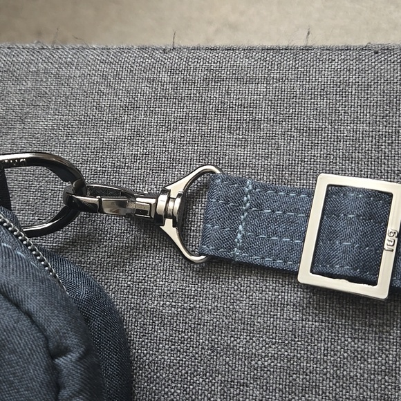 Lug Ranger Crossbody - Picture 4 of 15